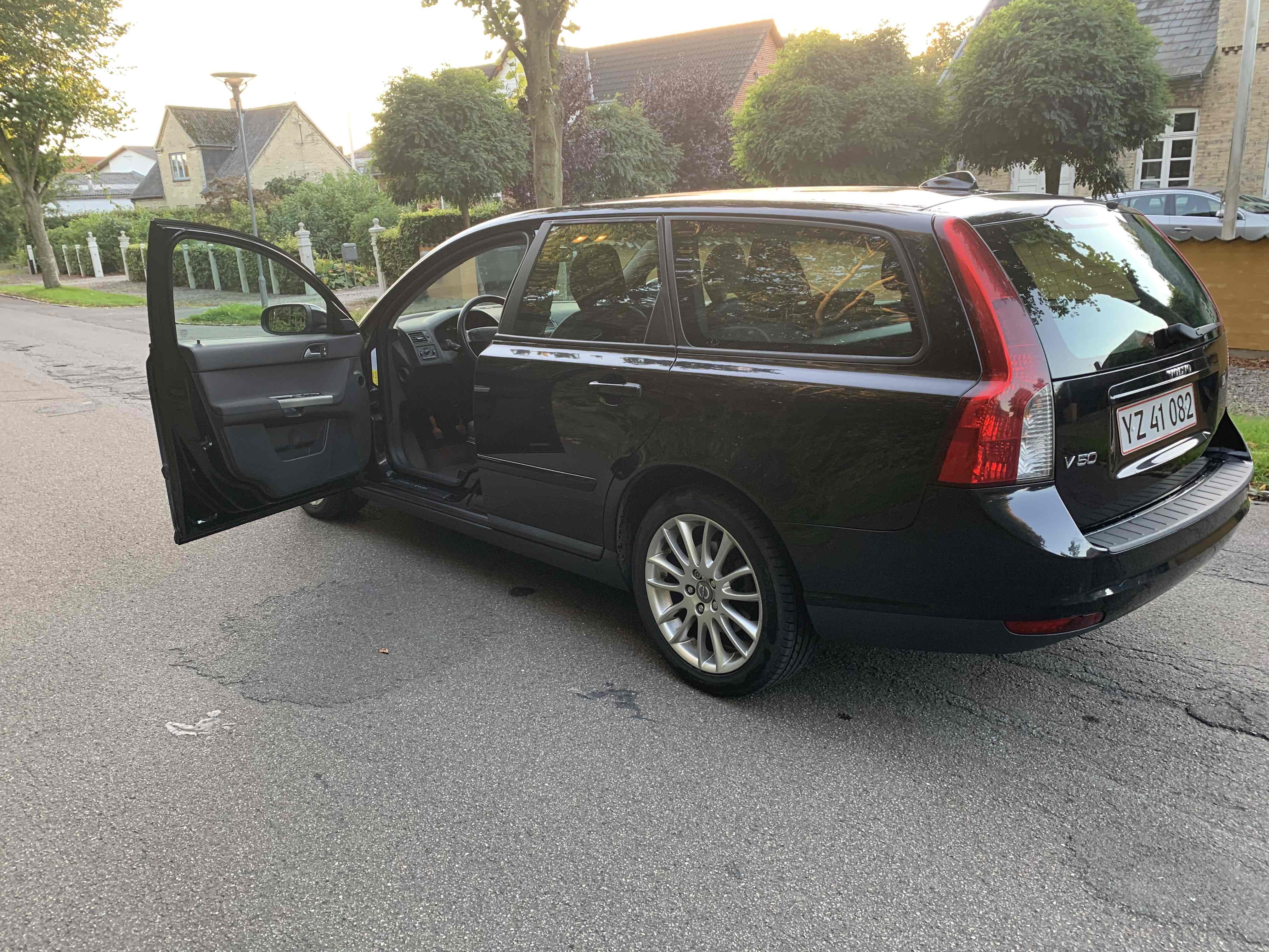 Sort Volvo V50 fra 2008