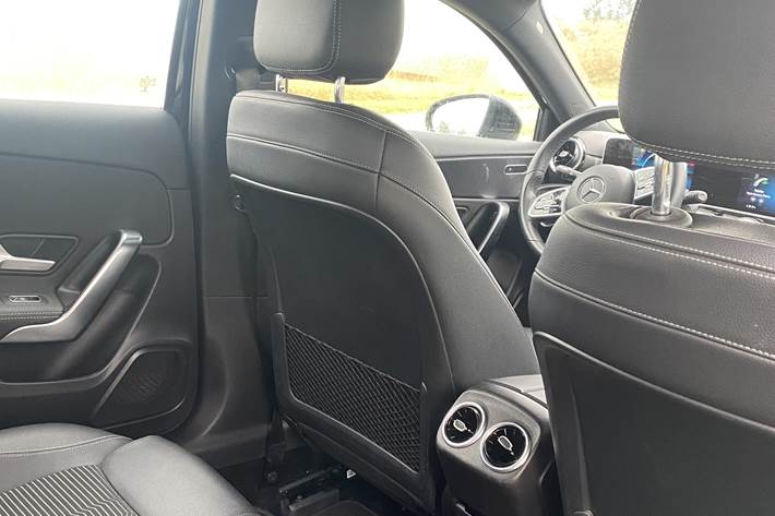 Sort Mercedes A180 d fra 2018