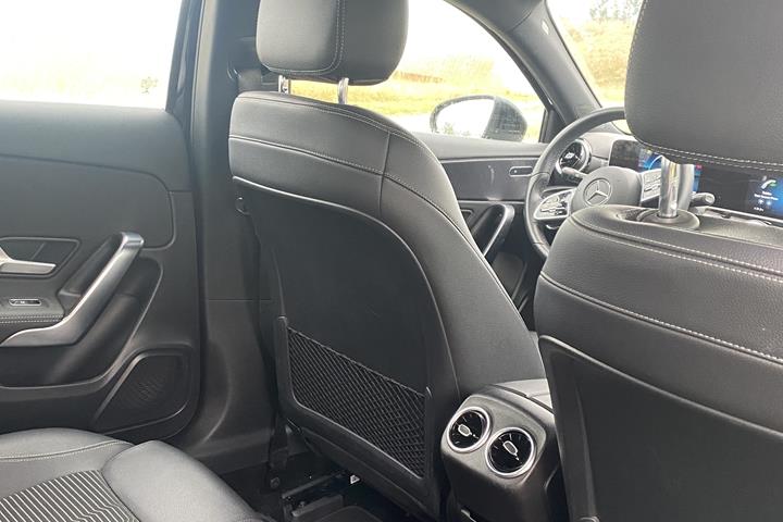 Sort Mercedes A180 d fra 2018
