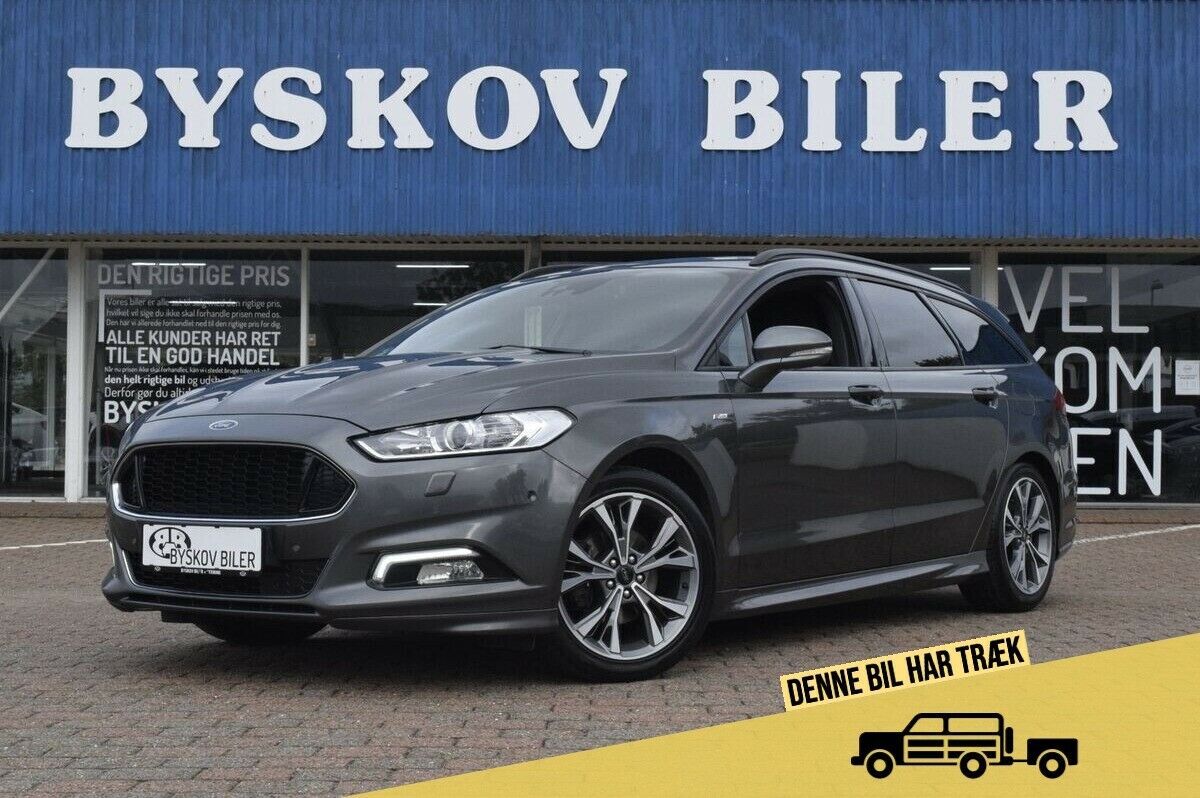 Grå Ford Mondeo fra 2018