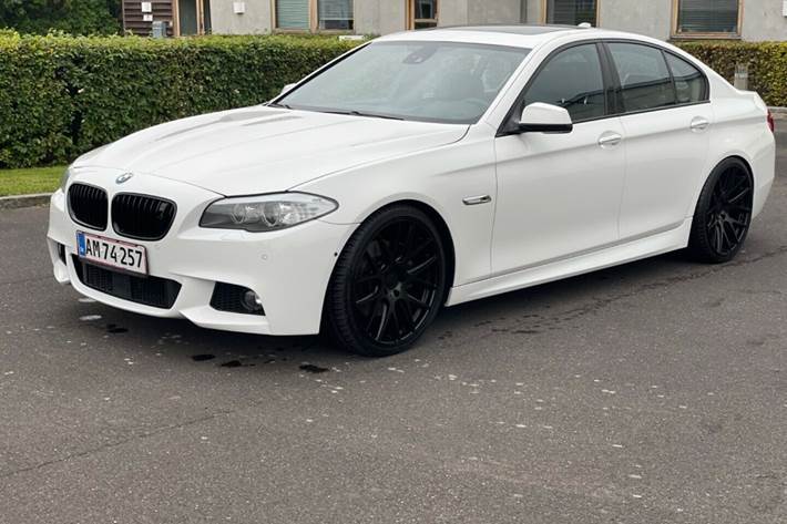 Hvid BMW 530d fra 2010