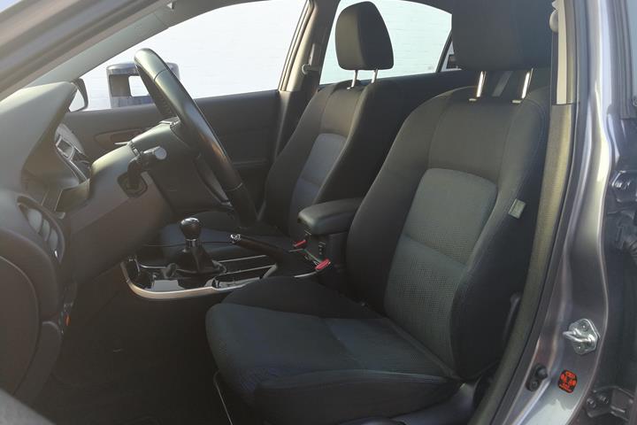 Grå Mazda 6 fra 2007