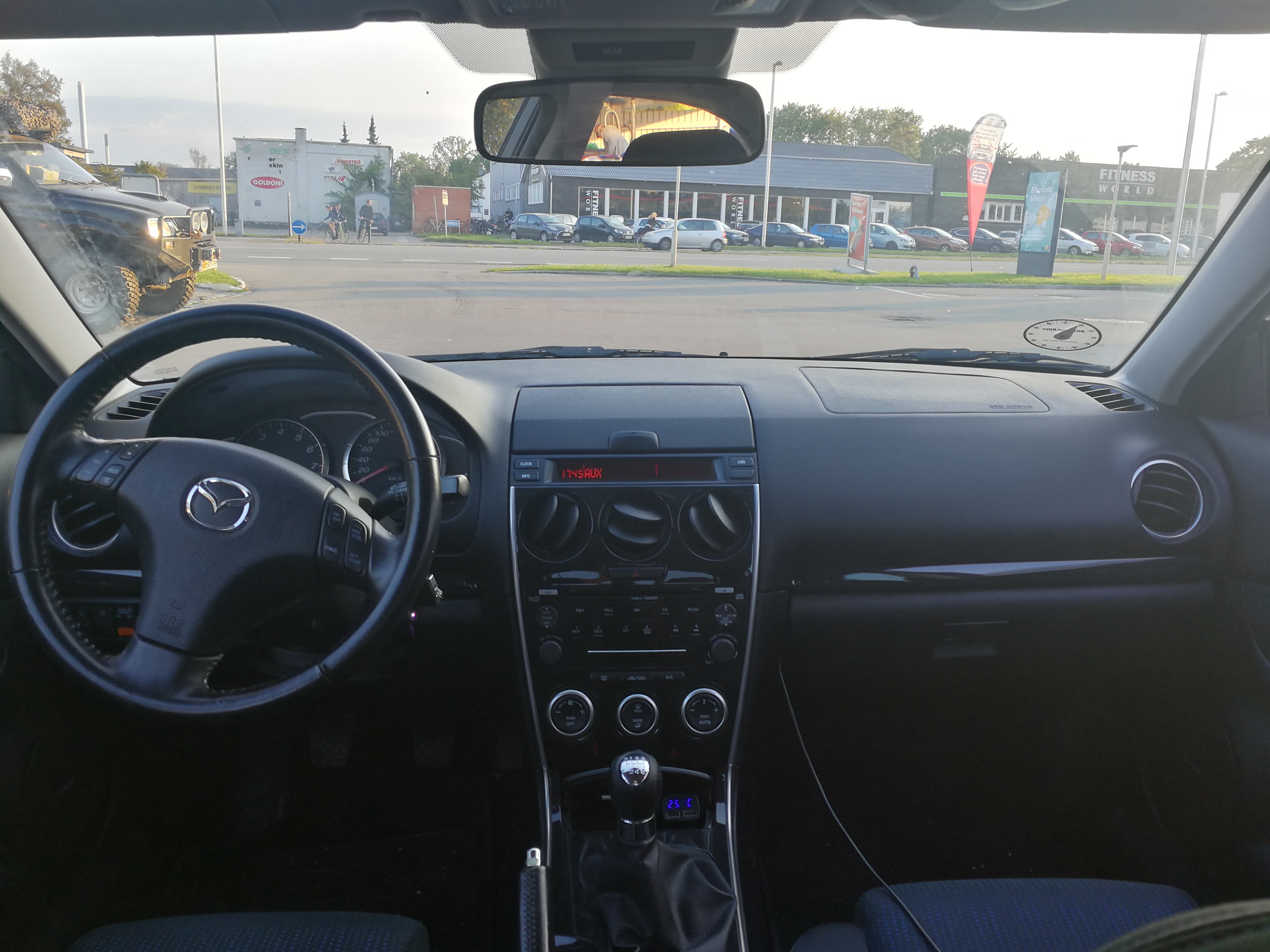Grå Mazda 6 fra 2007