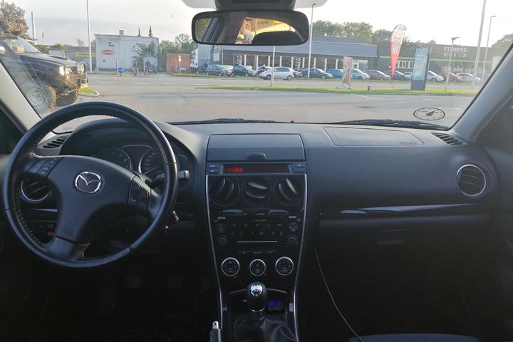 Grå Mazda 6 fra 2007