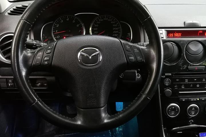 Grå Mazda 6 fra 2007
