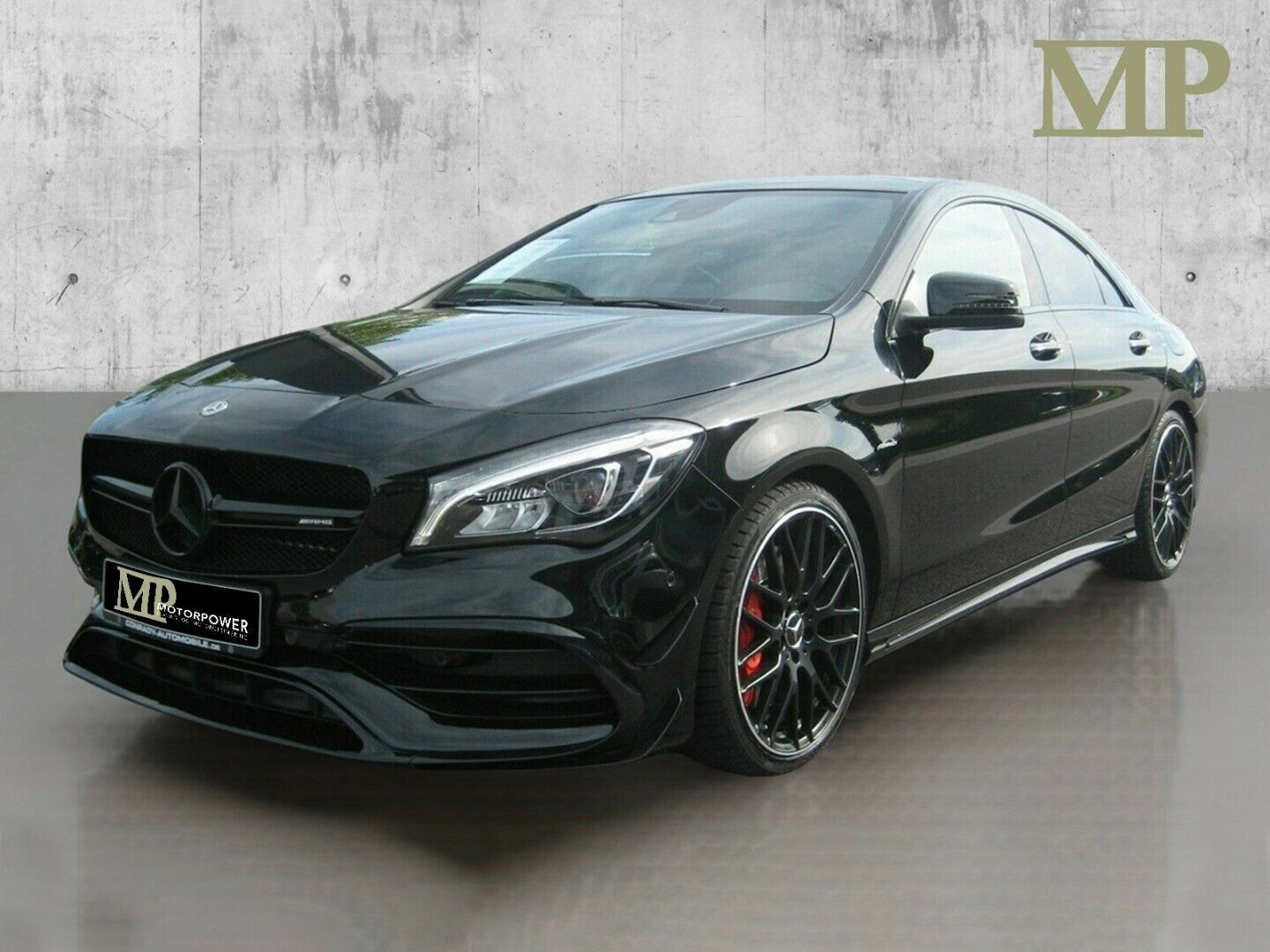 Grå Mercedes CLA45 fra 2018