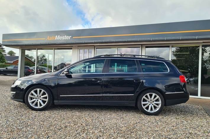 Grå VW Passat fra 2010