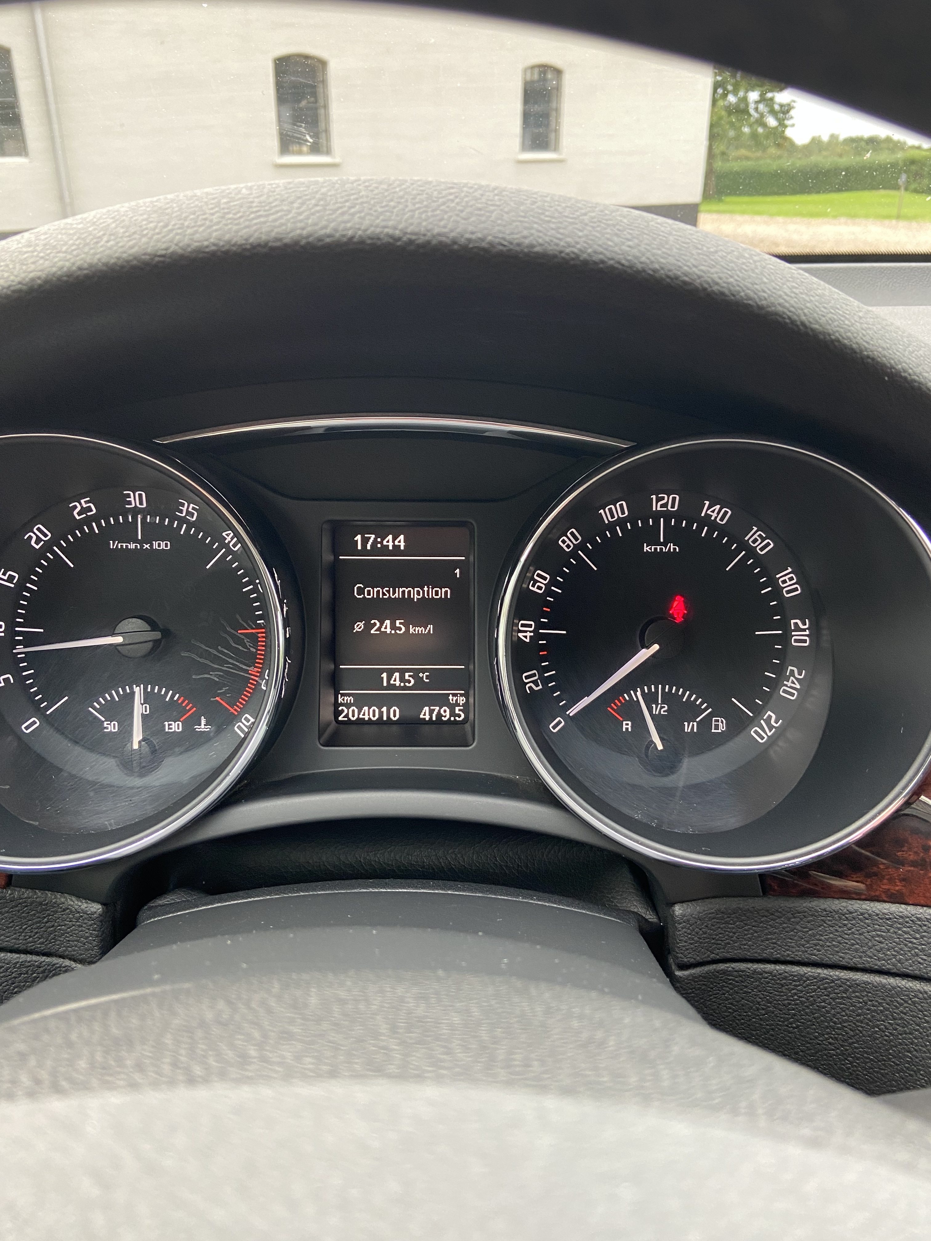 Beige Skoda Superb fra 2011