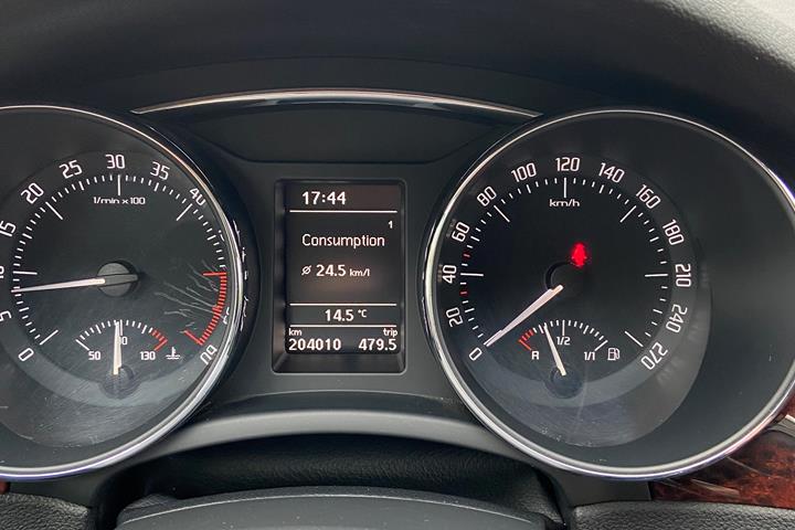 Beige Skoda Superb fra 2011