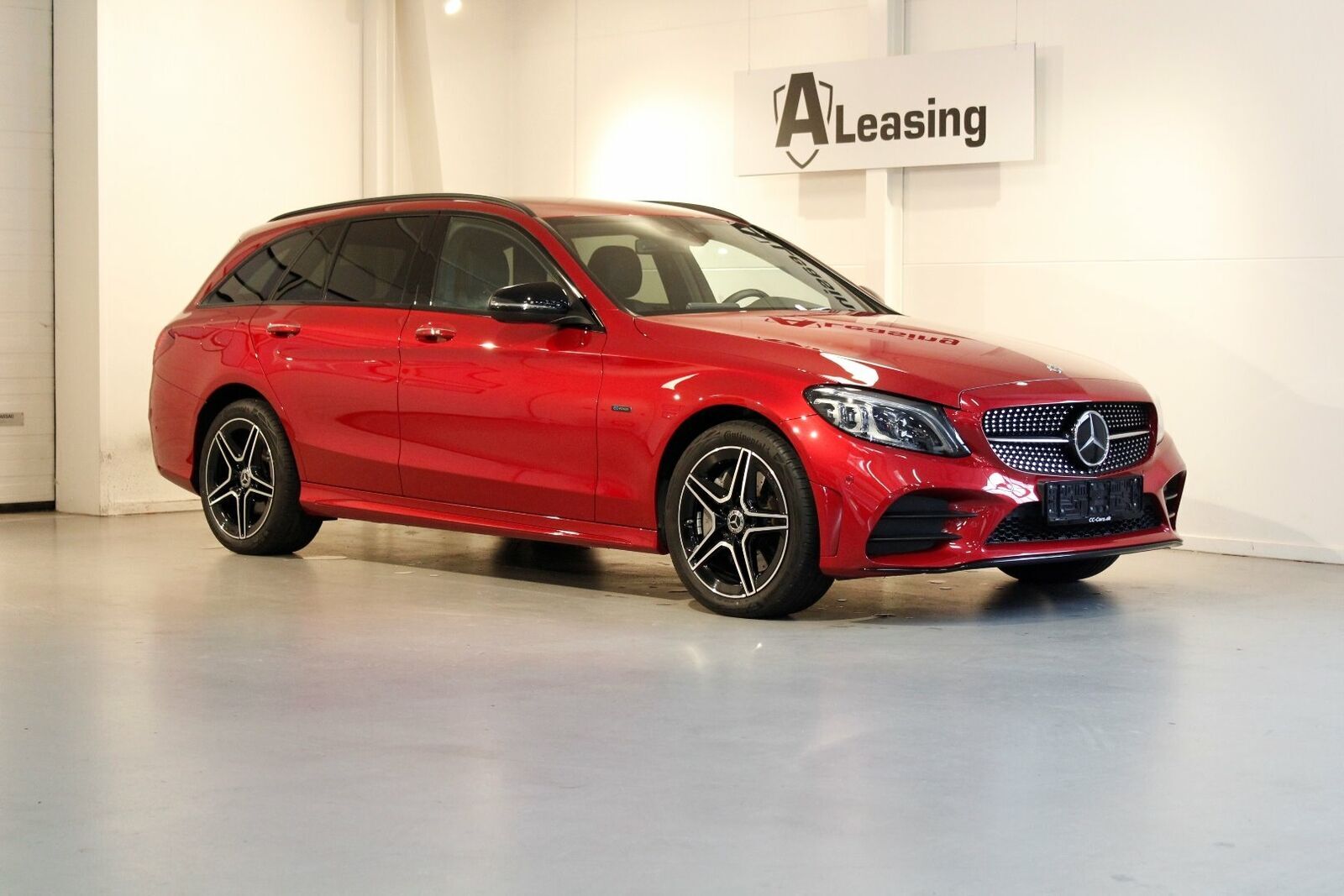 Grå Mercedes C300 de fra 2021