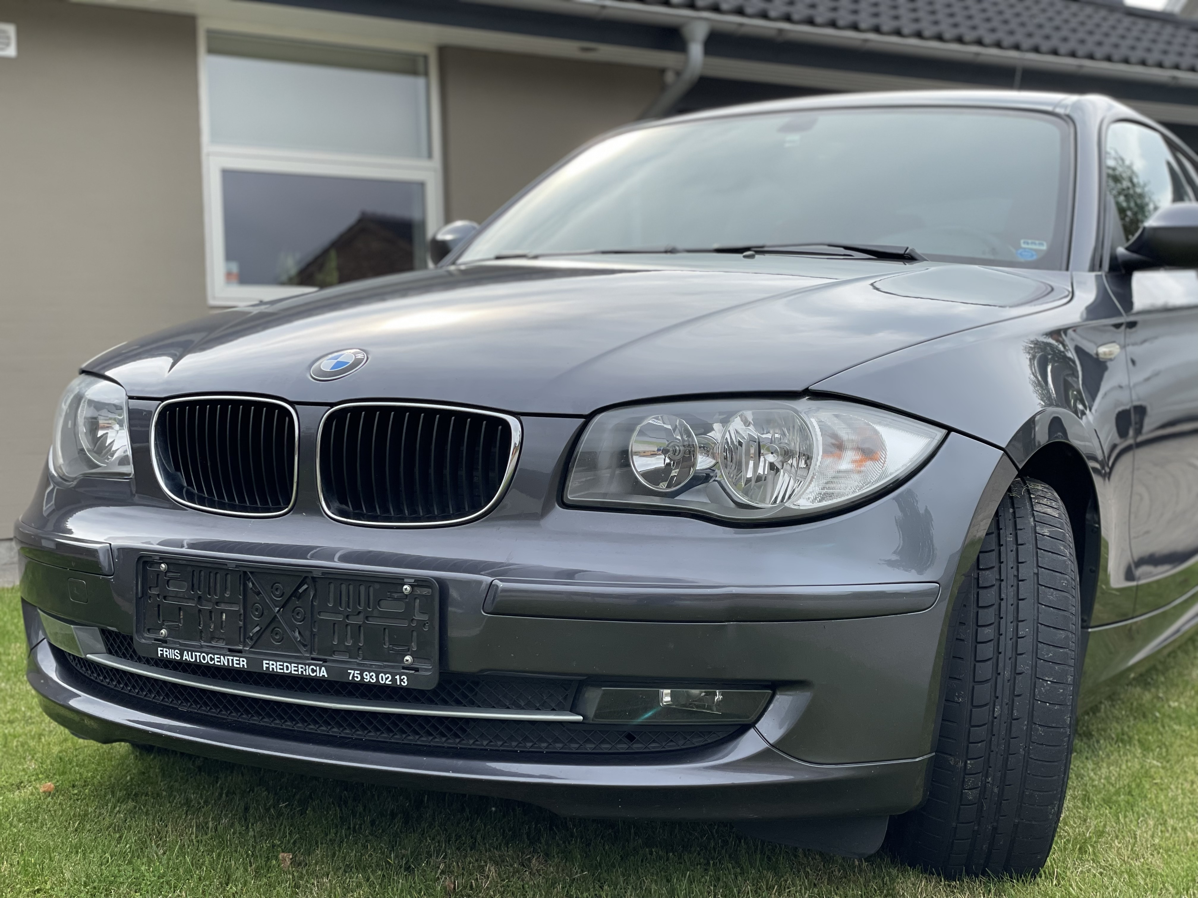 Sølv BMW 118i fra 2008