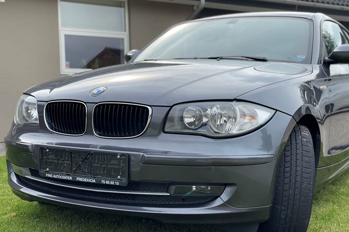 Sølv BMW 118i fra 2008