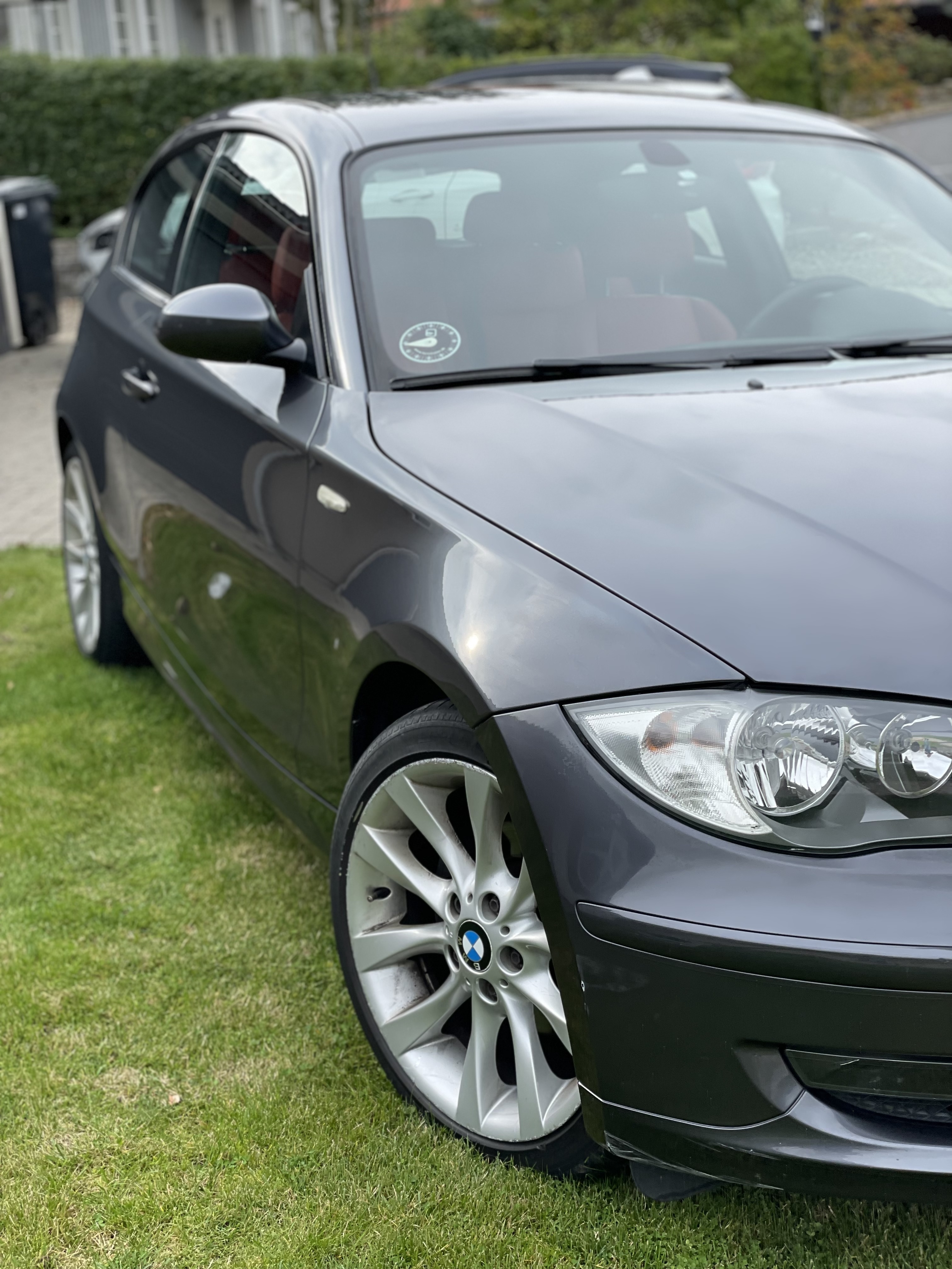 Sølv BMW 118i fra 2008