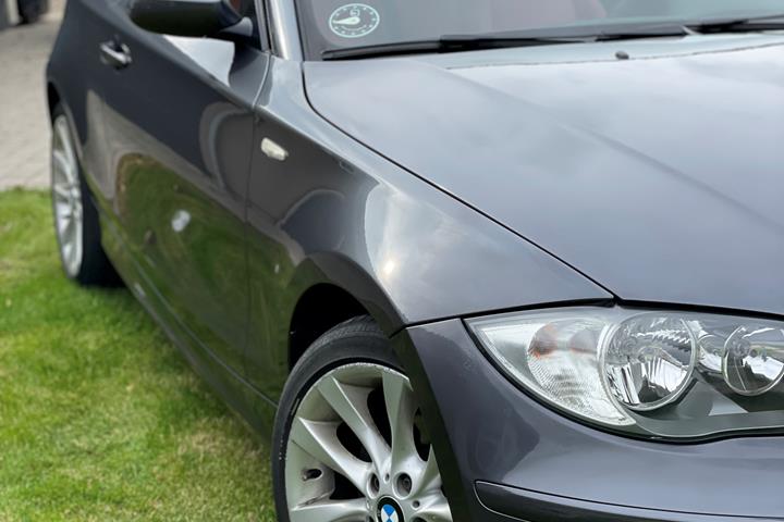 Sølv BMW 118i fra 2008