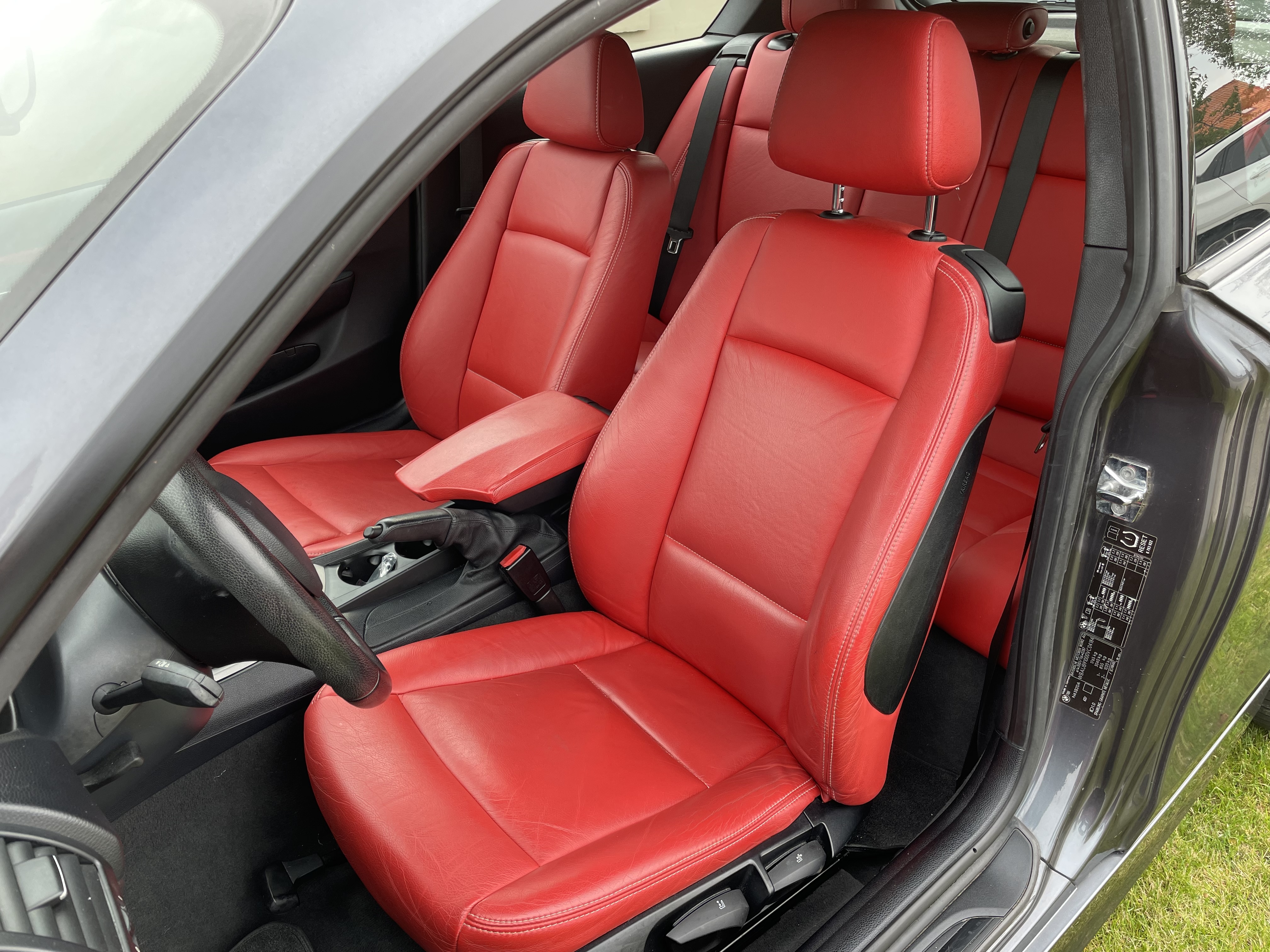 Sølv BMW 118i fra 2008