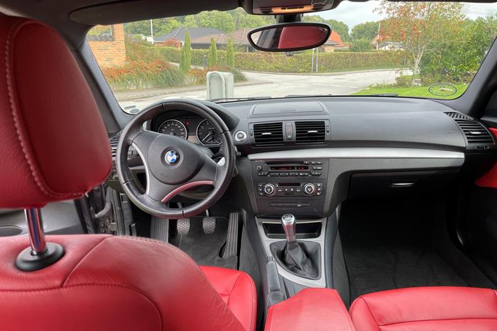 Sølv BMW 118i fra 2008