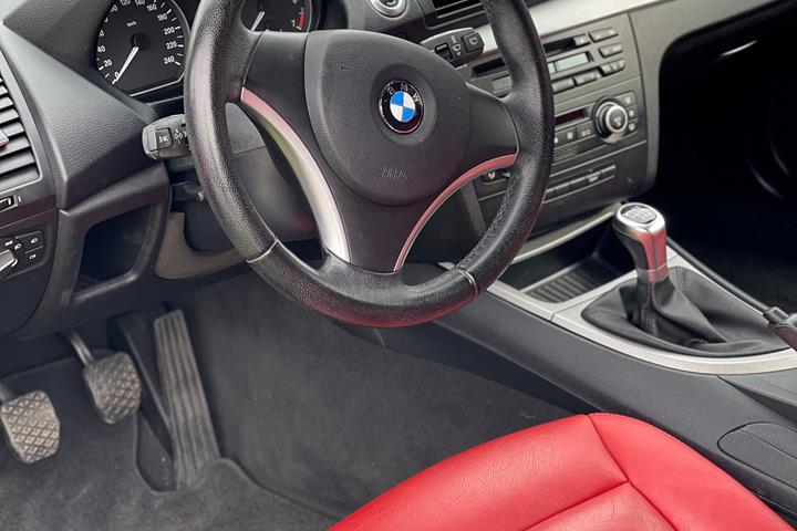 Sølv BMW 118i fra 2008