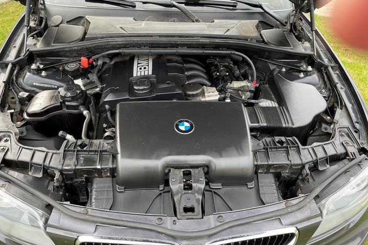 Sølv BMW 118i fra 2008