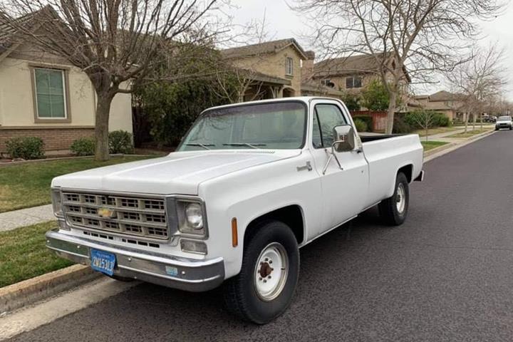 Hvid Chevrolet Ladvogn fra 1977