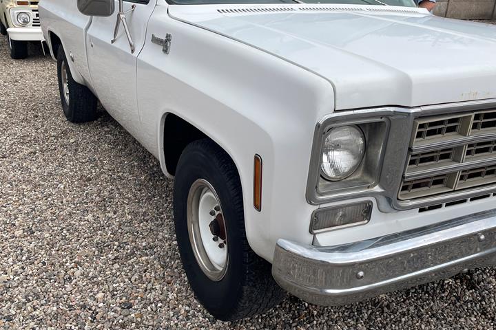 Hvid Chevrolet Ladvogn fra 1977