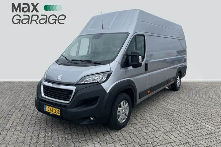 Grå Peugeot Boxer 435 fra 2021