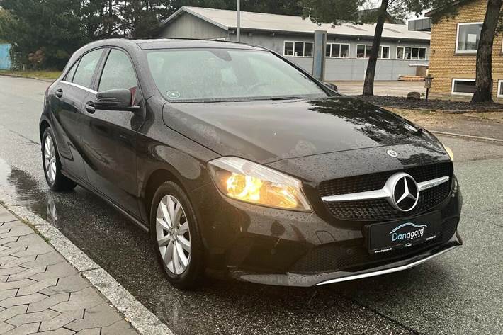 Sort Mercedes A180 d fra 2017