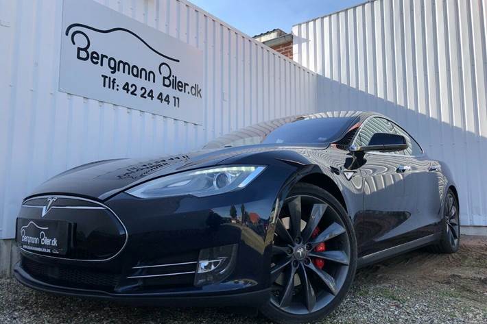 Blå Tesla Model S fra 2015