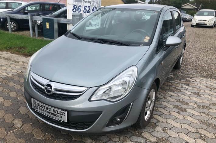 Grå Opel Corsa fra 2013