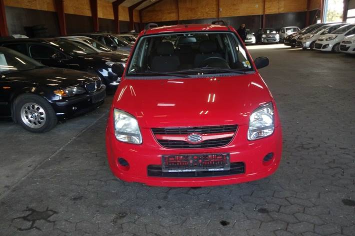 Rød Suzuki Ignis fra 2005