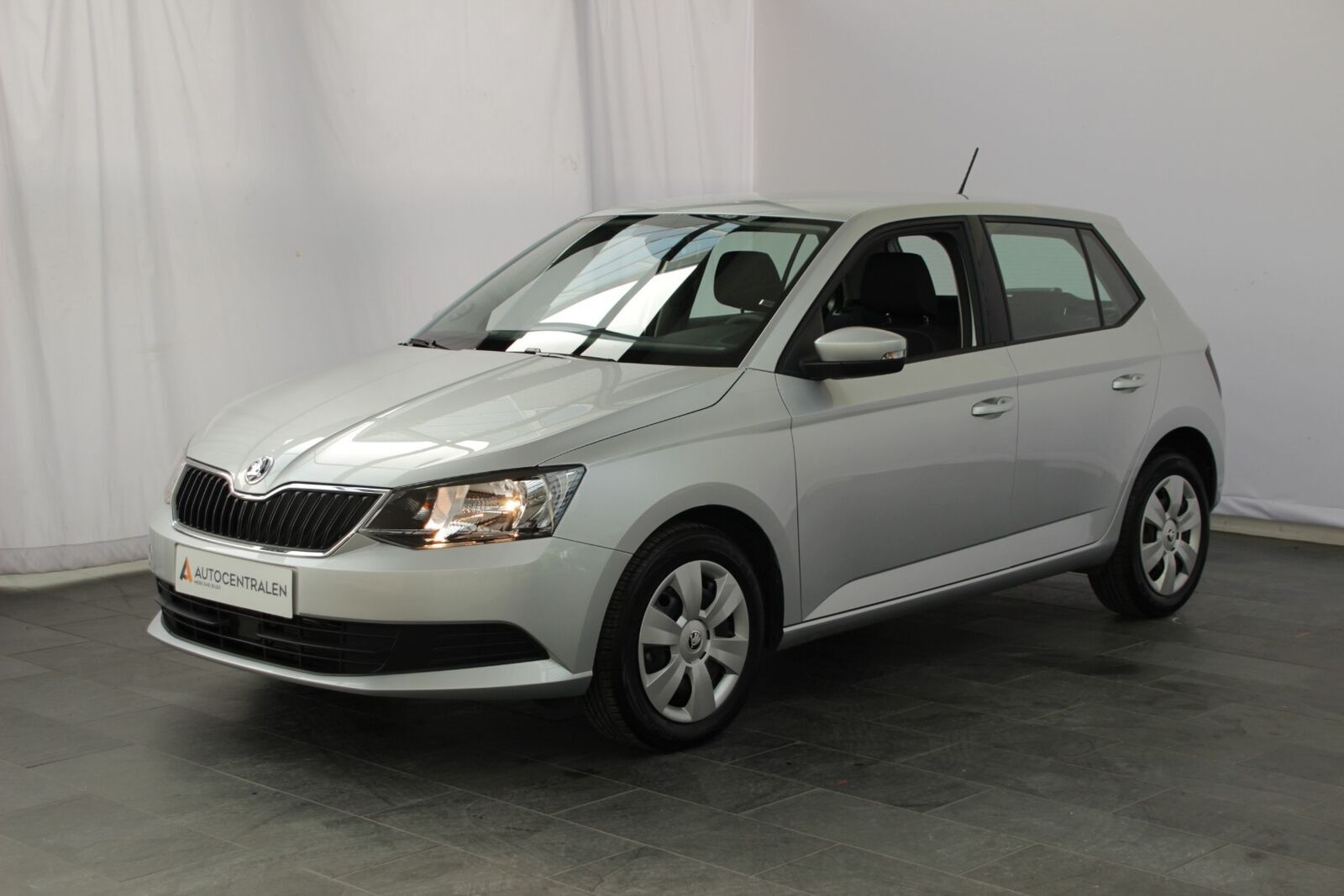 Grå Skoda Fabia fra 2018