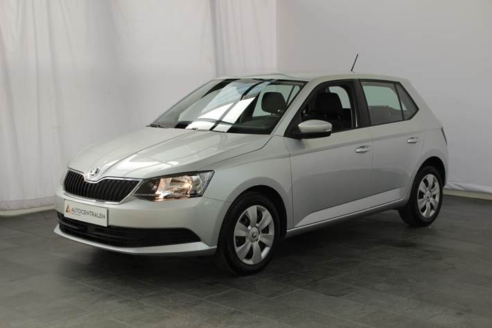 Grå Skoda Fabia fra 2018