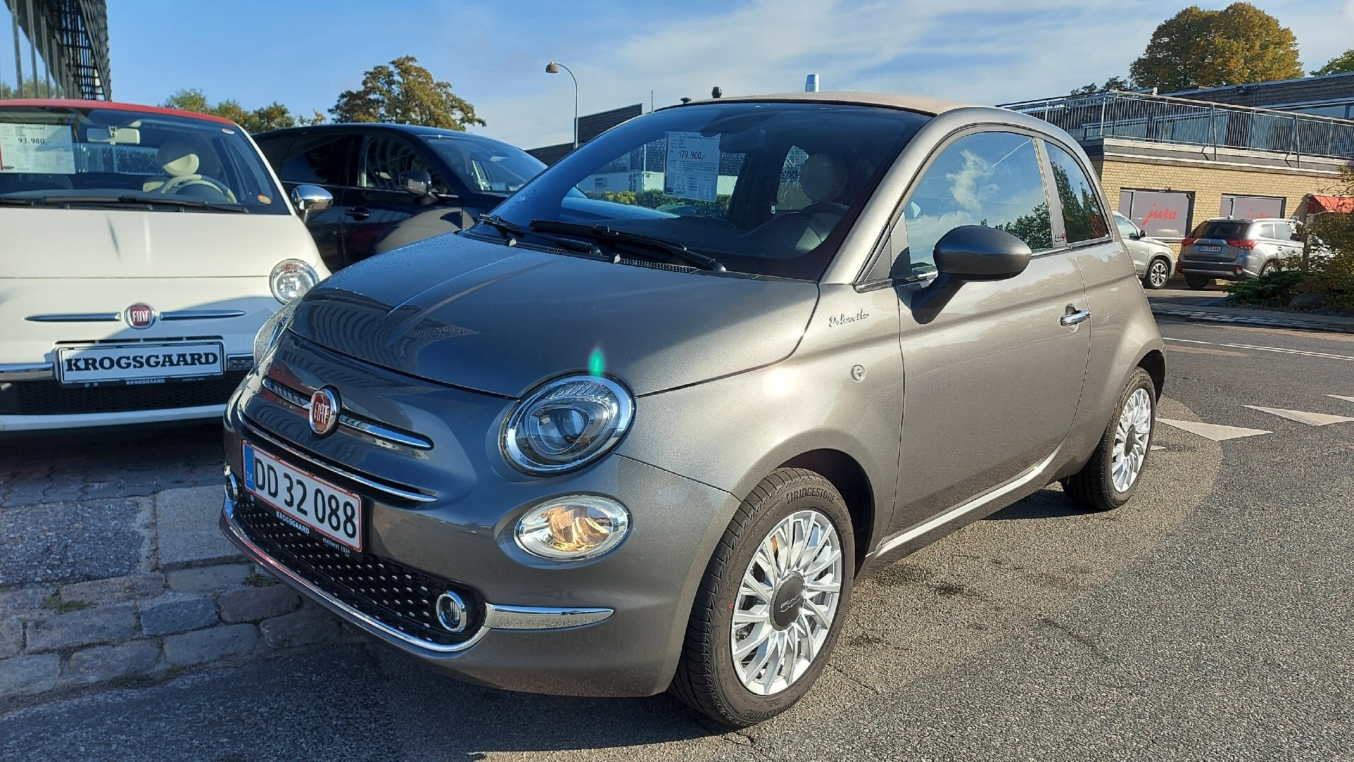 Grå Fiat 500C fra 2021