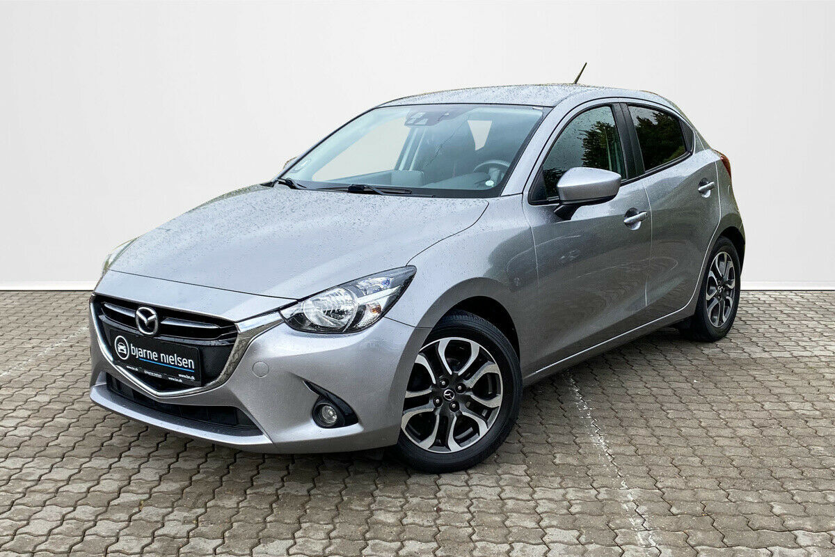 Grå Mazda 2 fra 2015