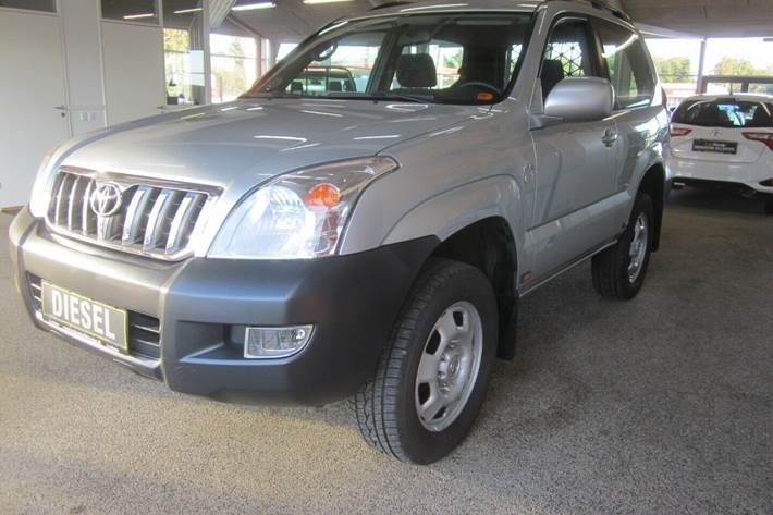 Grå Toyota Land Cruiser fra 2006