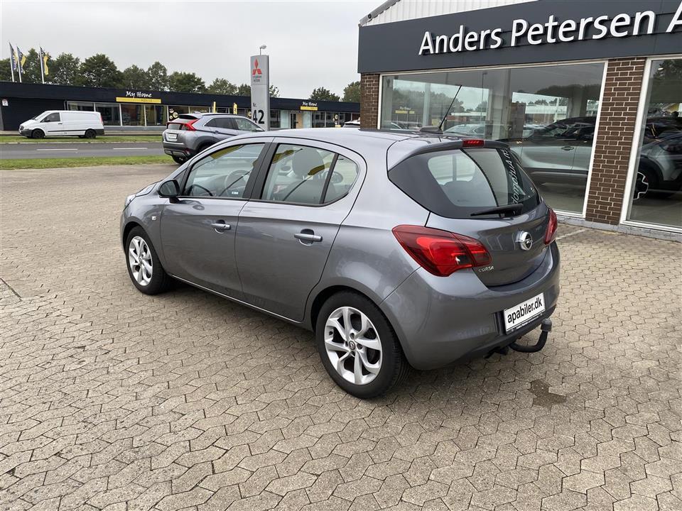 Grå Opel Corsa fra 2018
