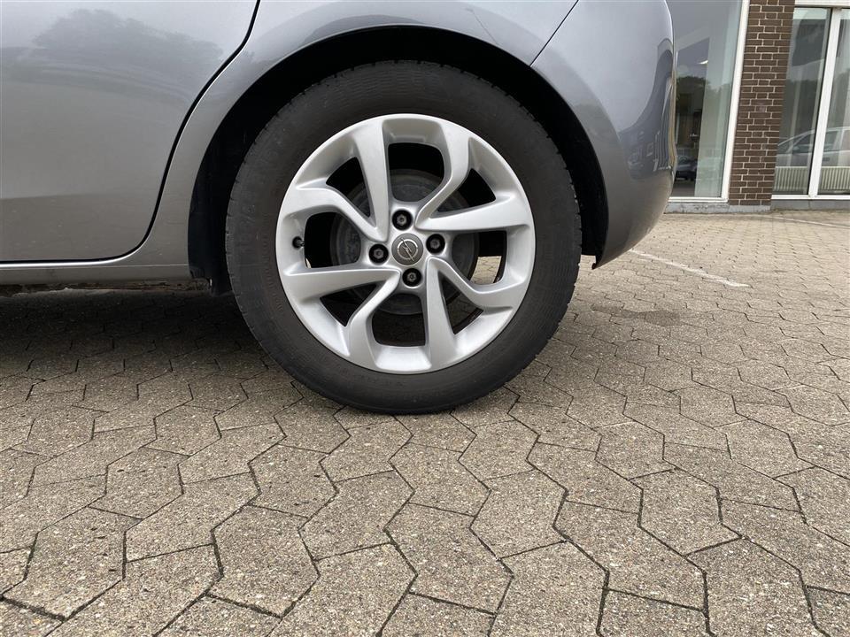 Grå Opel Corsa fra 2018