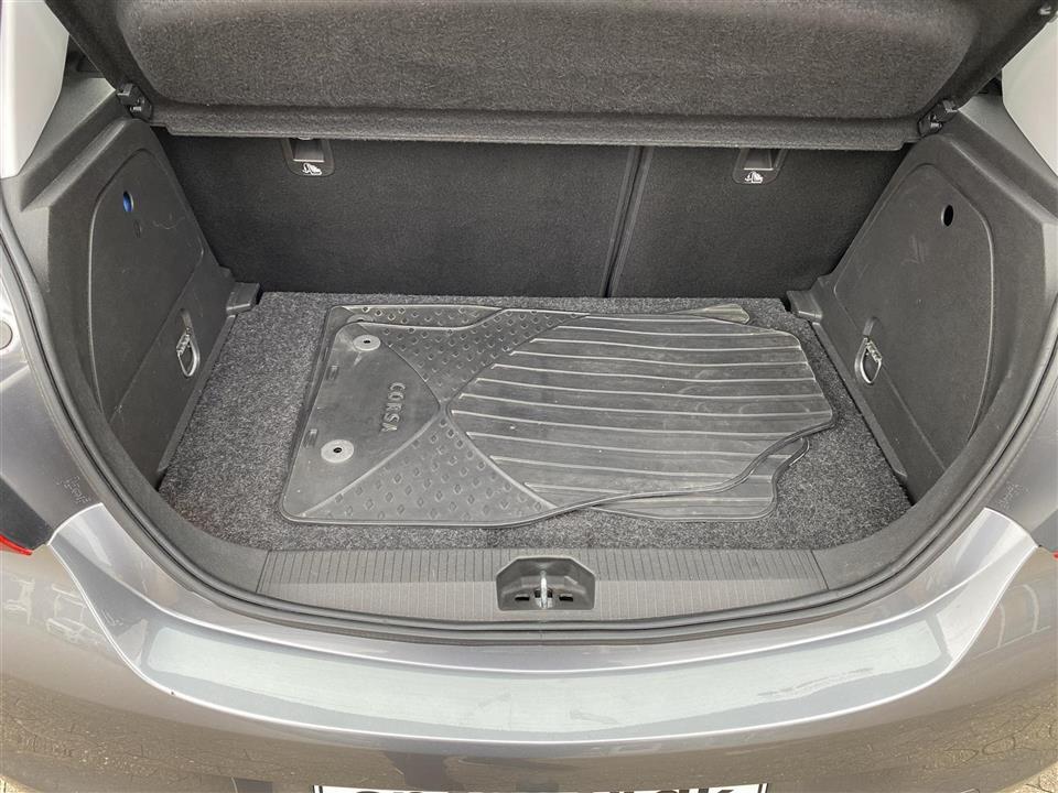 Grå Opel Corsa fra 2018