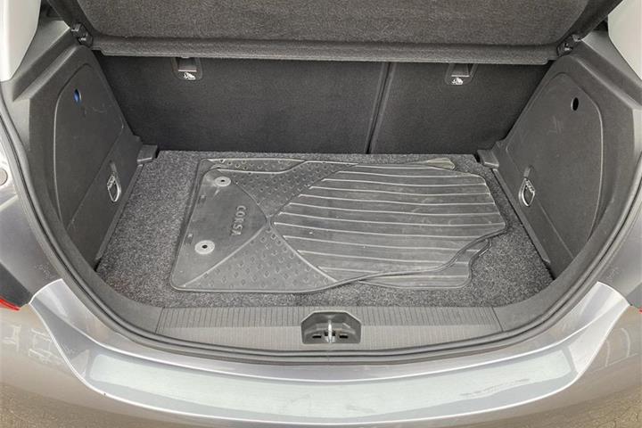 Grå Opel Corsa fra 2018