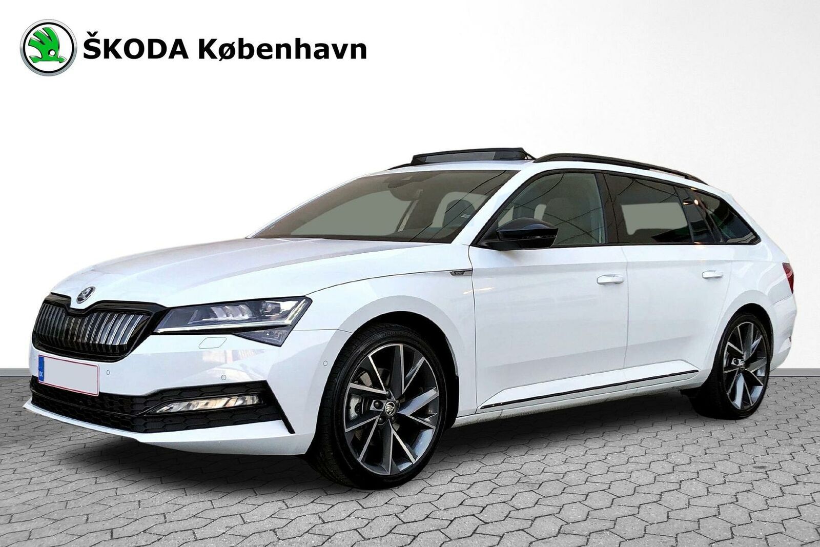 Hvid Skoda Superb fra 2021