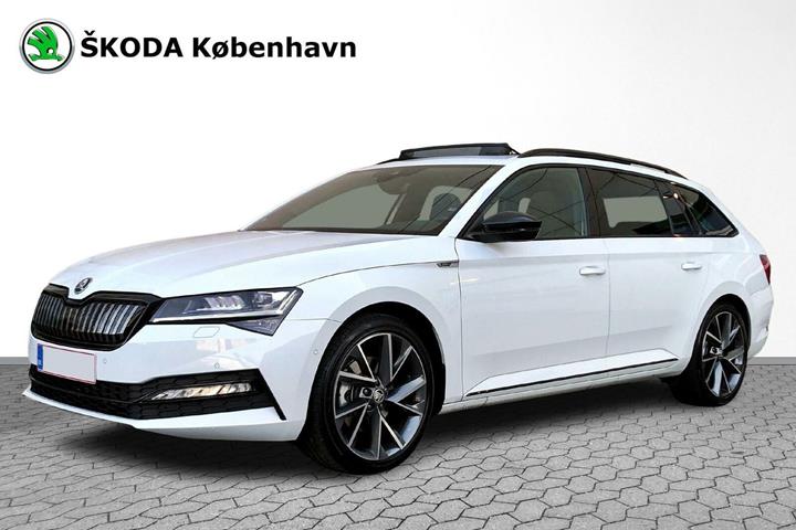 Hvid Skoda Superb fra 2021