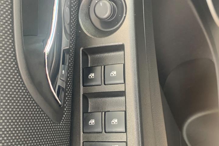 Grå Chevrolet Cruze fra 2013