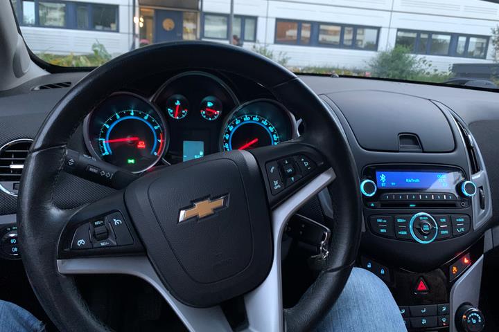 Grå Chevrolet Cruze fra 2013