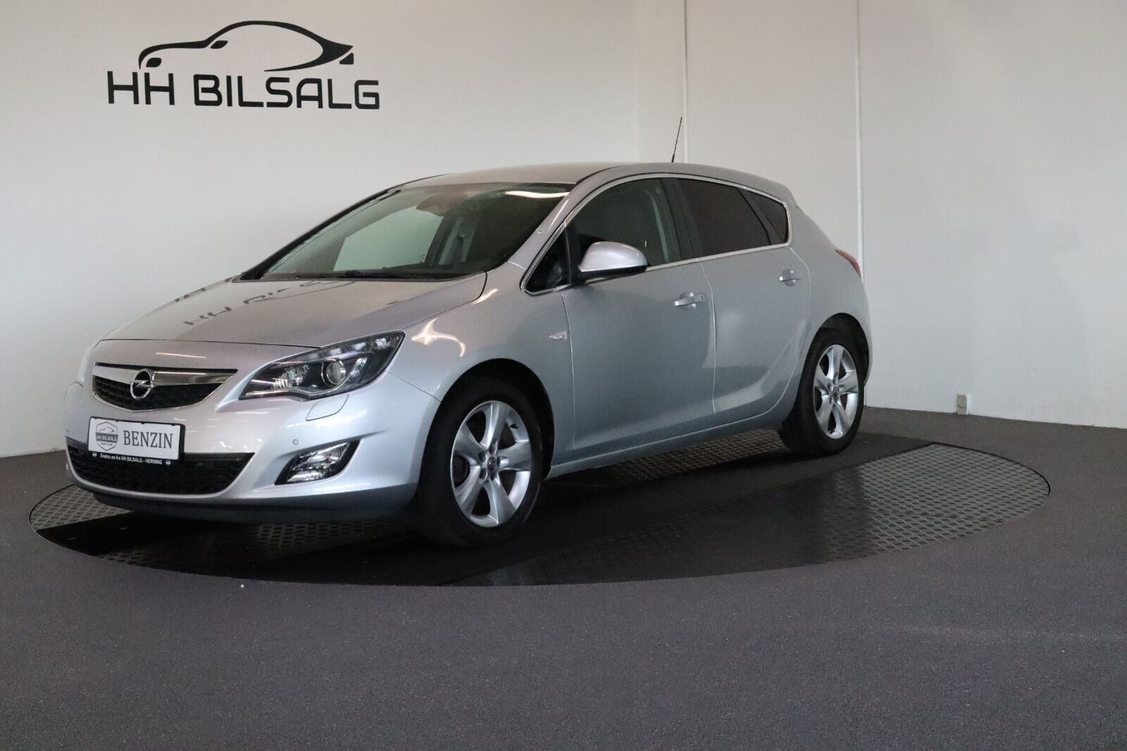 Grå Opel Astra fra 2010