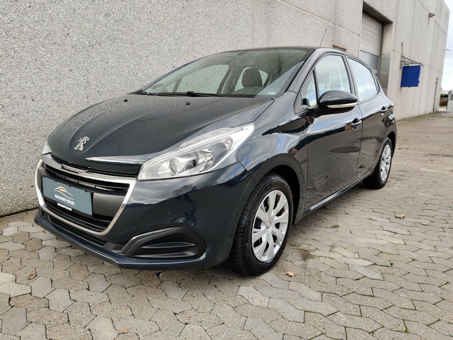 Blå Peugeot 208 fra 2015