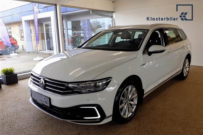 Hvid VW Passat fra 2020