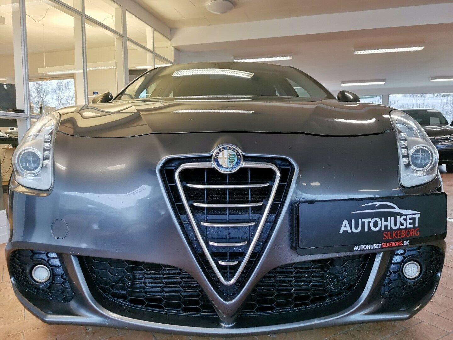 Grå Alfa Romeo Giulietta fra 2011