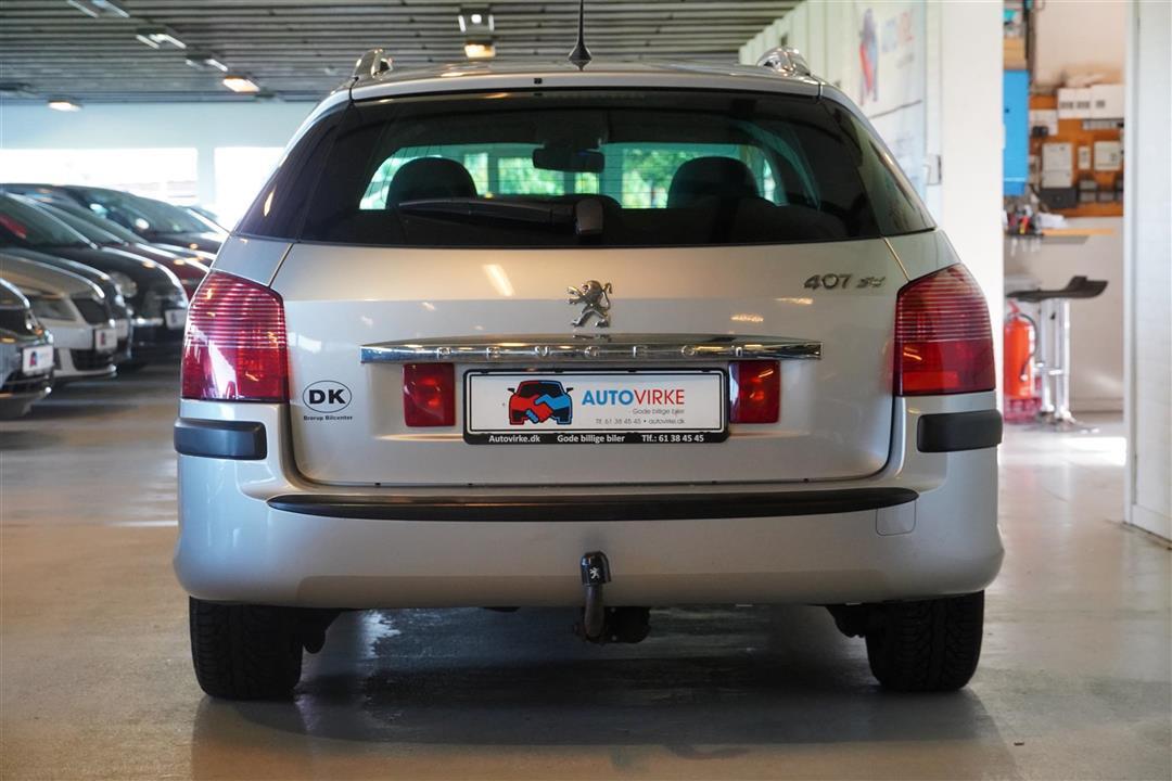 Grå Peugeot 407 fra 2005