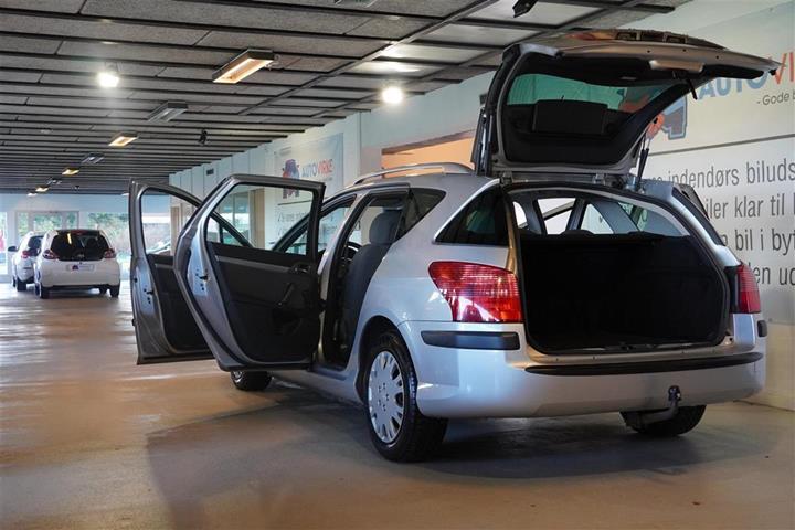 Grå Peugeot 407 fra 2005