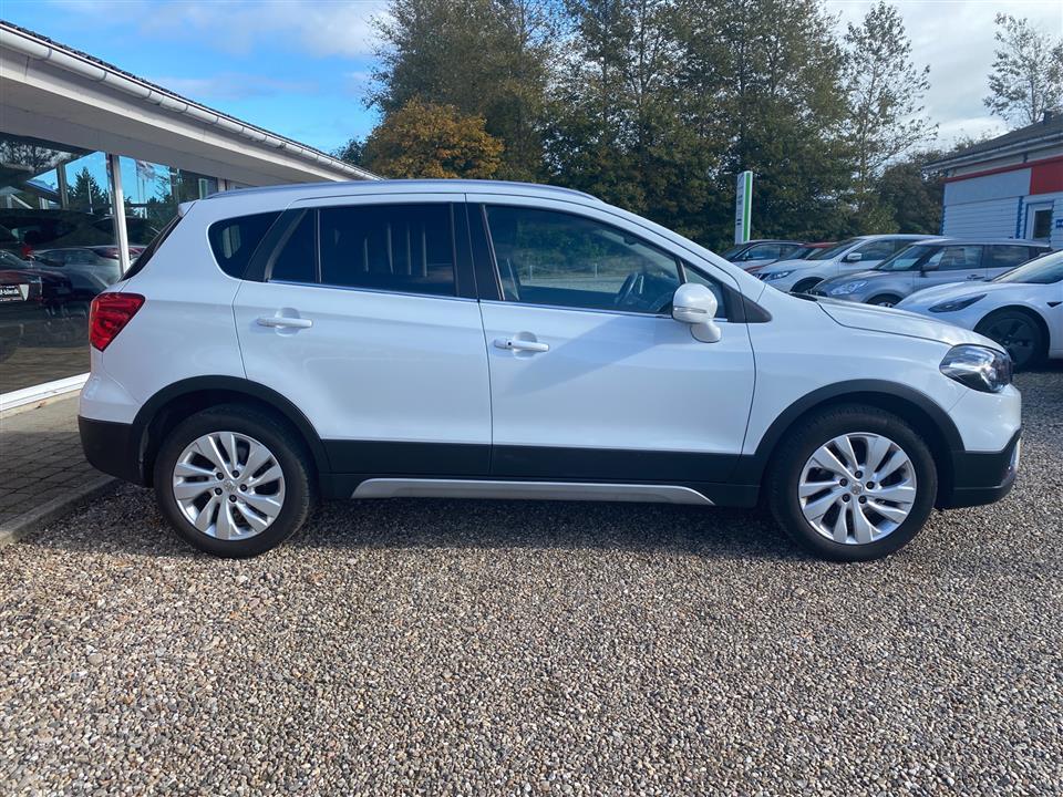 Hvid Suzuki S-Cross fra 2018