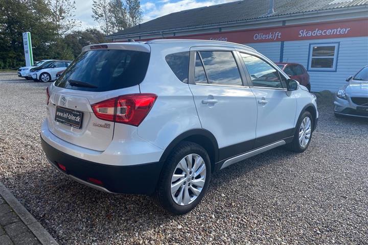Hvid Suzuki S-Cross fra 2018